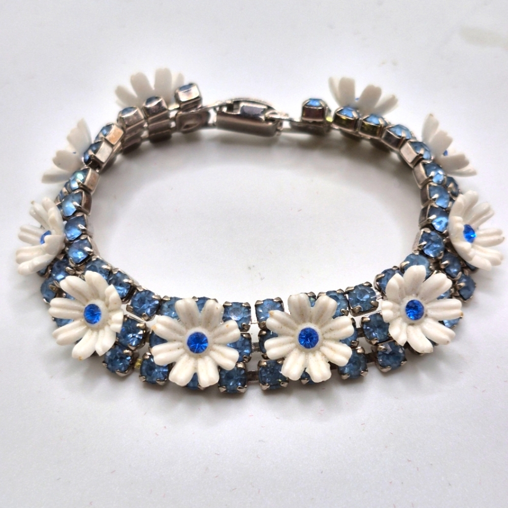 VTG White Flowers & Blue Rhinestones Silvertone Bracelet | Unsigned